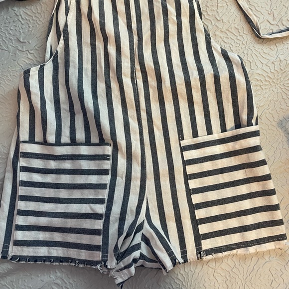 Romper / overalls - Picture 2 of 2